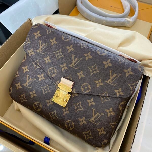 LV POCHETTE MÉTIS